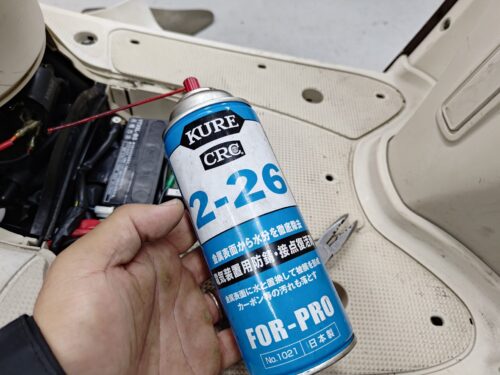 写真4：接点の洗浄