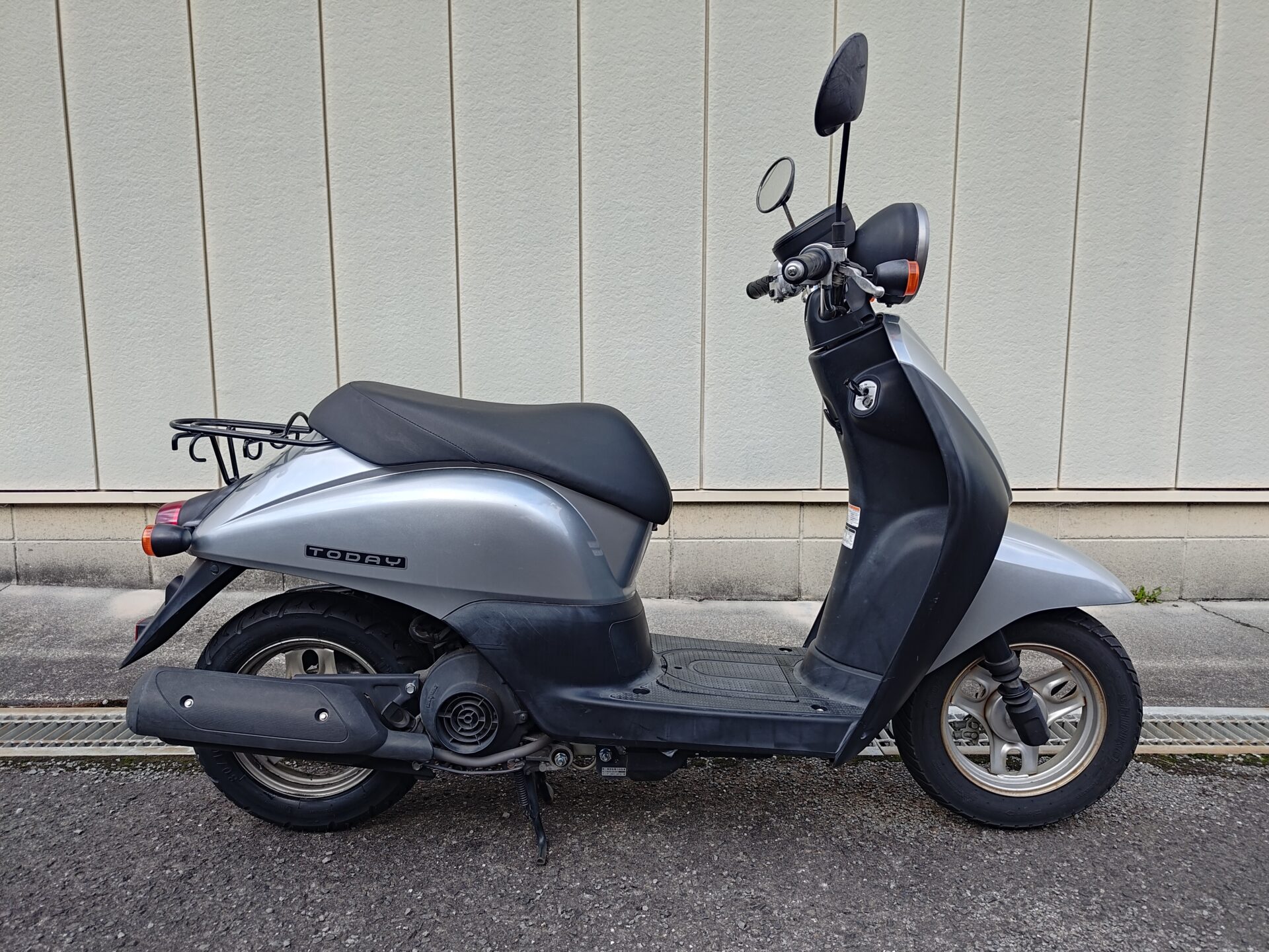 【中古車】ホンダToday　銀色　真横からの写真