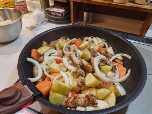 野菜と合わせ炒めています