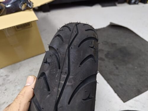 原付タイヤ交換作業 新品タイヤ