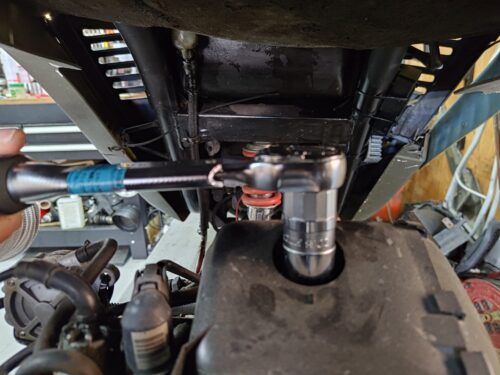 トルクレンチによる精密なトルク管理