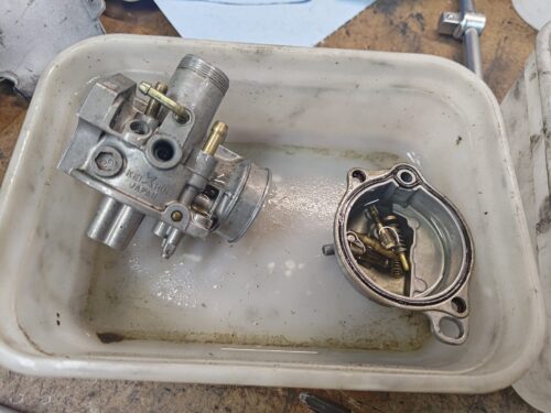 各ジェット類、オートチョークをすべて分解