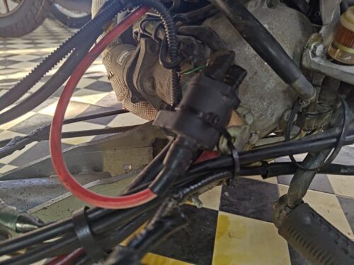 点火の要、ハイテンションコードをチェック