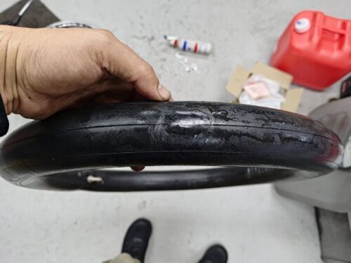 しっかりと修理完了。空気漏れがないことを確認します。