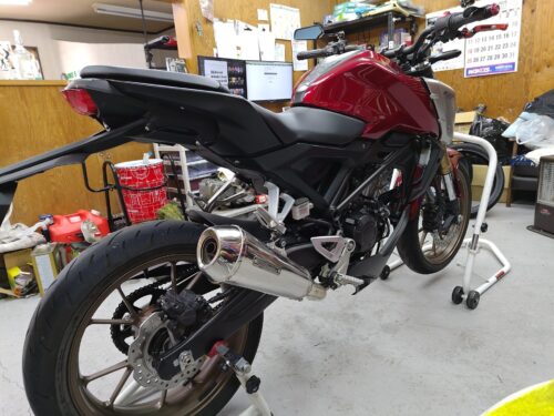 整備依頼のCB125R
後部から