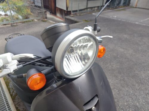 交換済みのヘッドライト