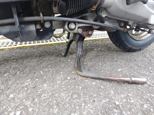 すり減ったセンタースタンド