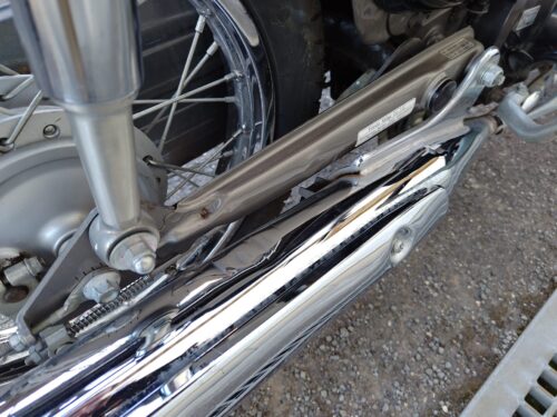 マフラー上部のへこみです