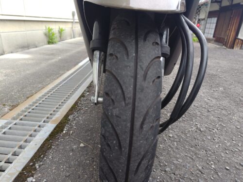 ホンダ Today 前タイヤ 7分山 残溝状態