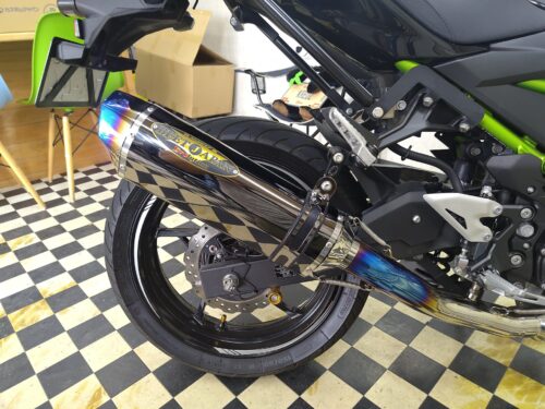BEET NASSERT Evolution TypeII サイレンサー カワサキ Z400 装着状態