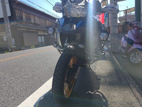 カルディア製フォグランプ BMW R1250GSアドベンチャー エンジンガードへの取り付け状態