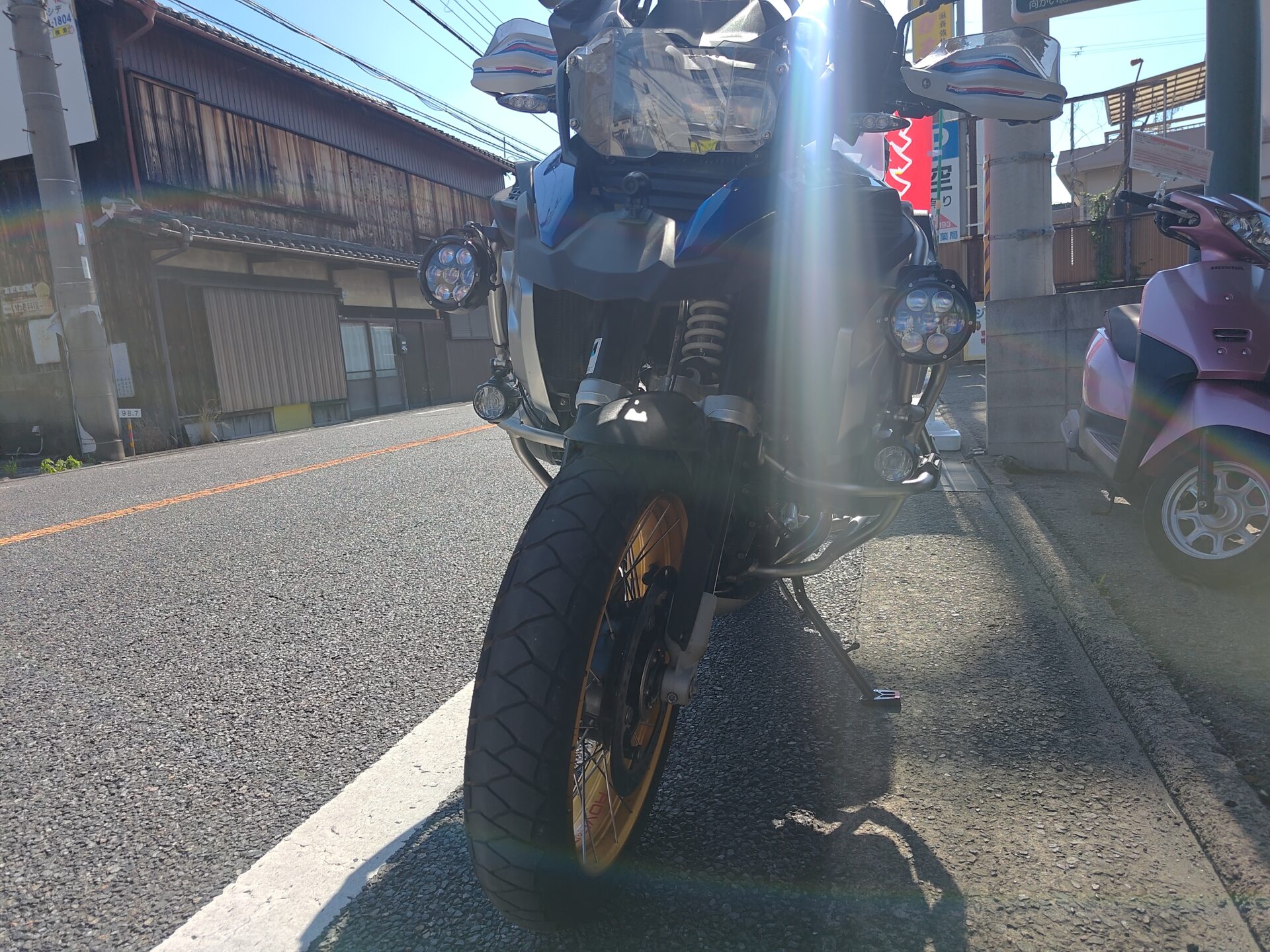 カルディア製フォグランプ BMW R1250GSアドベンチャー エンジンガードへの取り付け状態