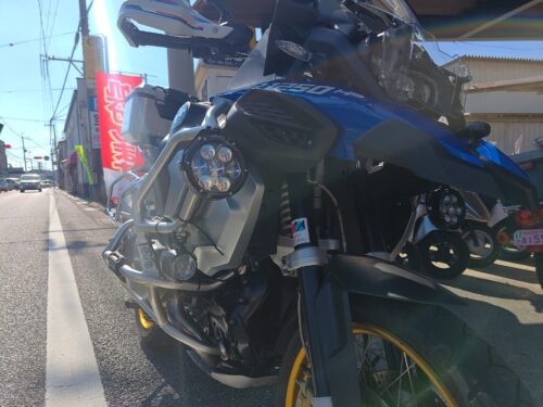 BMW R1250GSアドベンチャー プレミアムライン フォグランプ取付完了 車両全景