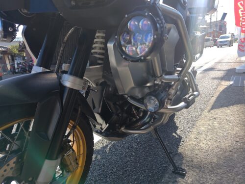 カルディア製フォグランプ BMW R1250GSアドベンチャー エンジンガードへの取り付け状態